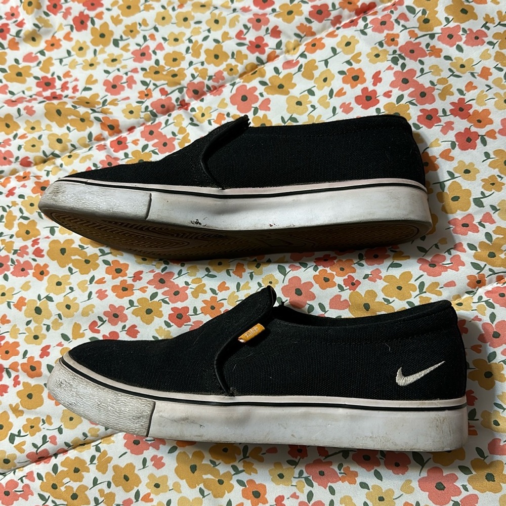 Black Nike slide on shoes!